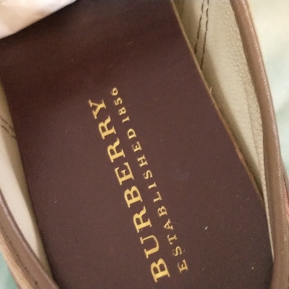 BURBERRY  SLIP ON'S - Picture 3 of 10